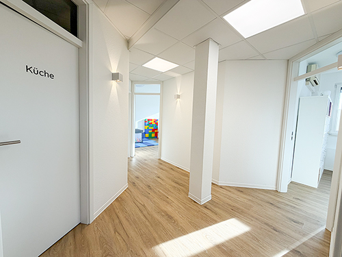 Unsere geräumige Praxis bietet genug Platz für Patienten und Personal